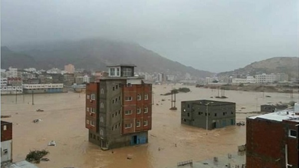 12 حالة وفاة و 9 مفقودين جراء إعصار "ميغ" باليمن 12 حالة وفاة و 9 مفقودين جراء إعصار "ميغ" باليمن