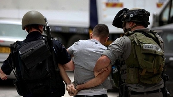الاحتلال الإسرائيلى يعتقل 4 فلسطينيين الاحتلال الإسرائيلى يعتقل 4 فلسطينيين