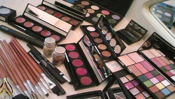 9 استخدامات أخري لمستحضراتك التجميلية.. تعرفي عليها