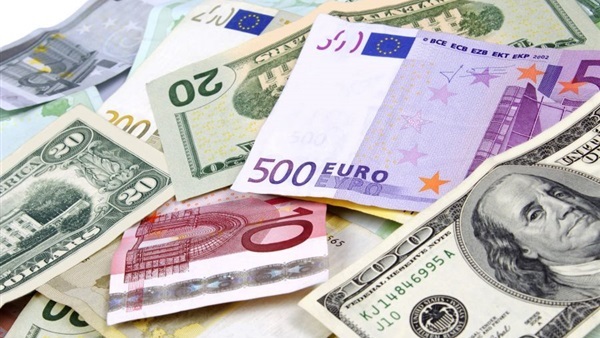 تراجع أسعار العملات الأجنبية اليوم.. والدولار يسجل 8.88 جنيهًا