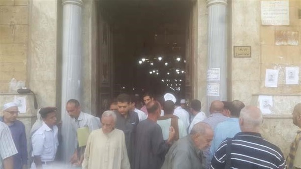 الشرطة تغلق «الحسين» عقب انتهاء صلاة الظهر