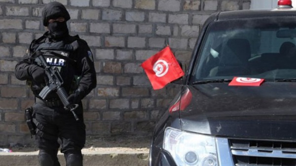 السلطات التونسية توقف 5 أفارقة تسللوا لأراضيها عبر ليبيا السلطات التونسية توقف 5 أفارقة تسللوا لأراضيها عبر ليبيا