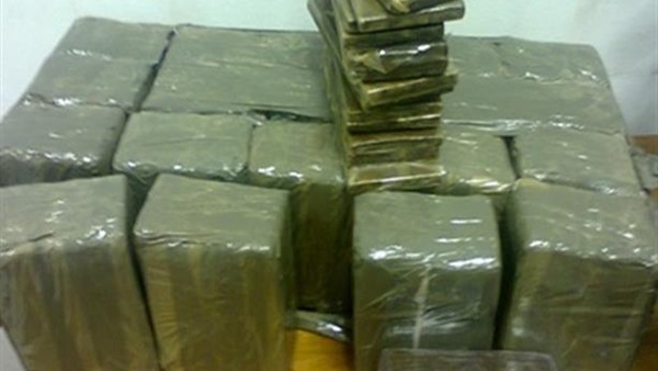 الداخلية تحبط تهريب طنى حشيش إلى داخل البلاد الداخلية تحبط تهريب طنى حشيش إلى داخل البلاد