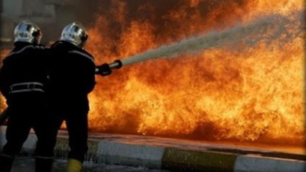 الحماية المدنية تخمد حريق بمعرض موبيليا في منطقة فيصل الحماية المدنية تخمد حريق بمعرض موبيليا في منطقة فيصل