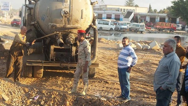 بالصور.. القوات المسلحة تواصل أعمال كسح المياه بالعامرية