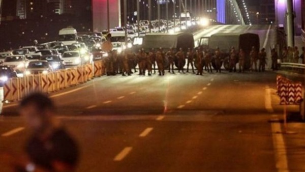 تركيا تأمر باعتقال 215 من عناصر الشرطة على صلة بمحاولة الانقلاب