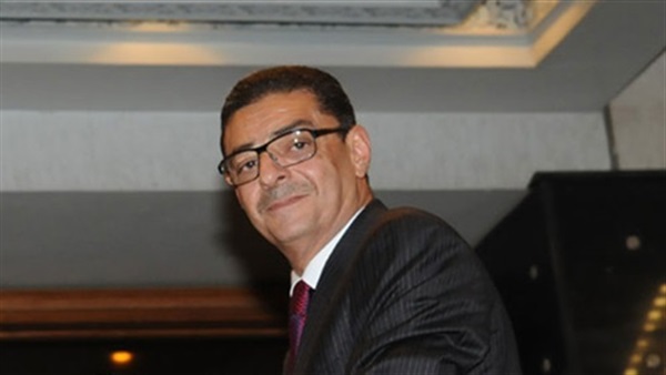 طاهر يطمئن على حالة المصابين بفريق الكرة