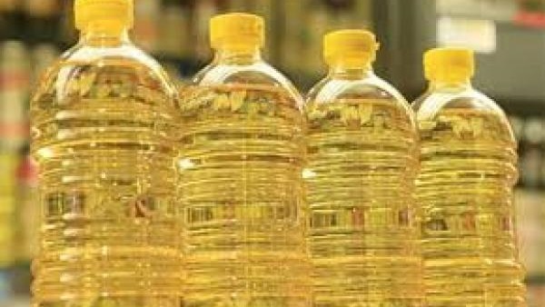 ضبط ٥ أطنان زيت طعام مجهول المصدر بالبساتين ضبط ٥ أطنان زيت طعام مجهول المصدر بالبساتين