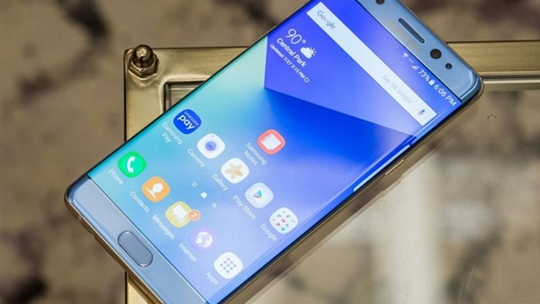 «طيران سنغافورة» تحظر هواتف «سامسونج نوت 7» على رحلاتها