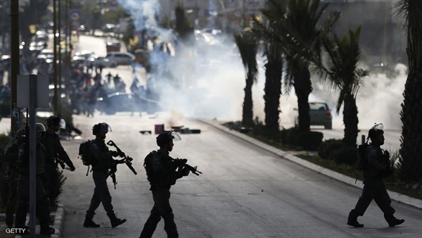 إسرائيليون يداهمون مستشفى ويقتلون فلسطينيا إسرائيليون يداهمون مستشفى ويقتلون فلسطينيا