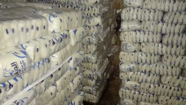 ضبط 24 طن سكر قبل بيعهم في السوق السوداء بـ«طوخ» ضبط 24 طن سكر قبل بيعهم في السوق السوداء بـ«طوخ»