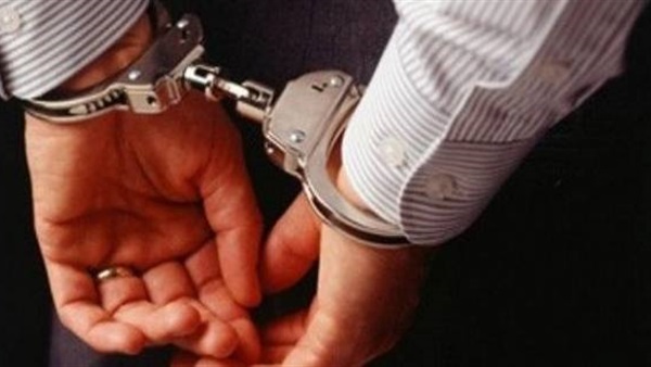 ضبط دجال بالمنوفية بحوزته كتب «شعوذة» ضبط دجال بالمنوفية بحوزته كتب «شعوذة»