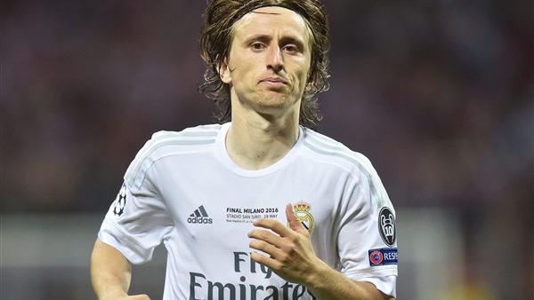 «مودريتش» يمدد عقده مع الريال حتى عام 2020