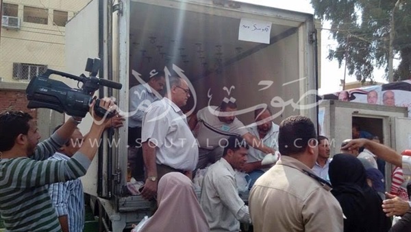 صور.. محافظ الدقهلية يقود قافلة غذائية بمركز الجمالية صور.. محافظ الدقهلية يقود قافلة غذائية بمركز الجمالية