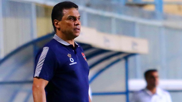 «البدري» يطمئن على «معلول» قبل بداية التدريب «البدري» يطمئن على «معلول» قبل بداية التدريب