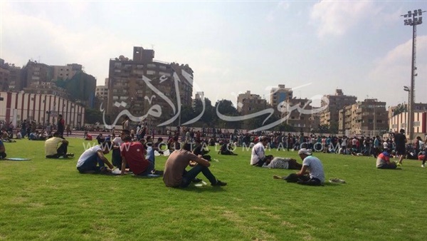 صور.. جماهير الزمالك في «زامورا» للحصول على التذاكر صور.. جماهير الزمالك في «زامورا» للحصول على التذاكر