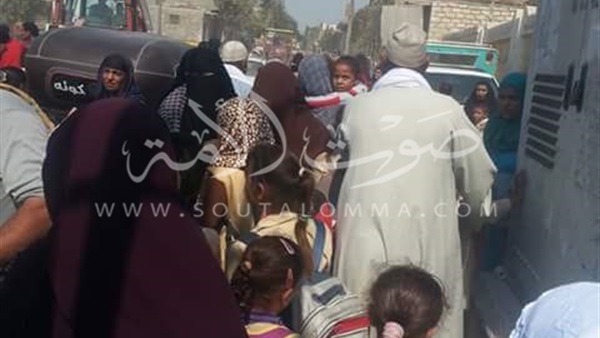 صور.. احتجاز أفراد التطعيم بالفيوم خوفًا من الأهالي صور.. احتجاز أفراد التطعيم بالفيوم خوفًا من الأهالي