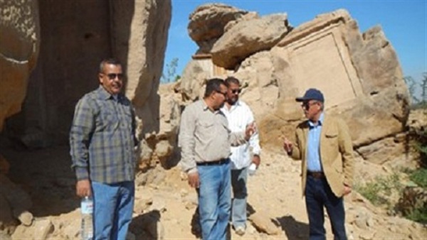 «الآثار»: اكتشاف مقبرتين منحوتتين في الصخر بـ«الأغاخان» غرب أسوان «الآثار»: اكتشاف مقبرتين منحوتتين في الصخر بـ«الأغاخان» غرب أسوان