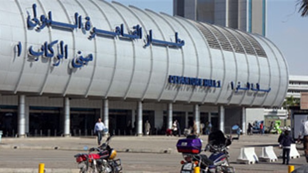 وفد الكنيسة القبطية يستقبل كاردينال النمسا في مطار القاهرة وفد الكنيسة القبطية يستقبل كاردينال النمسا في مطار القاهرة