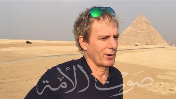 صور..المطرب العالمي «بولتين» يدعو العالم لزيارة مصر من أمام «خوفو» صور..المطرب العالمي «بولتين» يدعو العالم لزيارة مصر من أمام «خوفو»