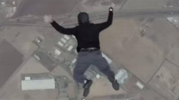 وفاة مهاجر صومالي في ألمانيا بعدما قفز من شرفة شقة سكنية وفاة مهاجر صومالي في ألمانيا بعدما قفز من شرفة شقة سكنية