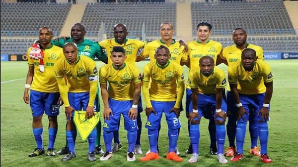 وصول فريق صن داونز ملعب برج العرب