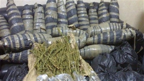 ضبط عاطل بحوزته 26 لفافة من مخدر الأفيون والحشيش بقنا ضبط عاطل بحوزته 26 لفافة من مخدر الأفيون والحشيش بقنا