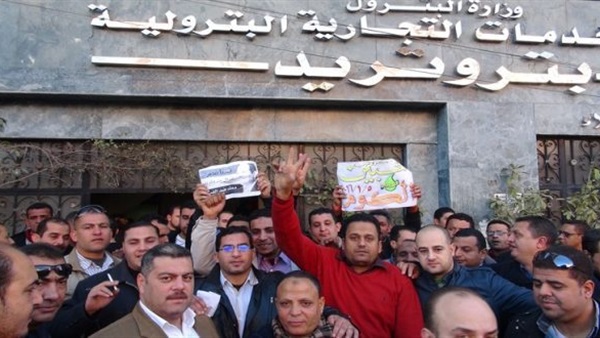 ارتياح بين العمال بعد قرار نقل مسؤلي «بترو تريد» ارتياح بين العمال بعد قرار نقل مسؤلي «بترو تريد»