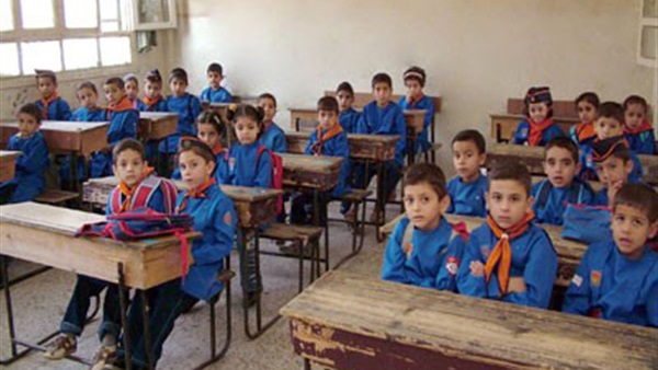 «عبدالعزيز» يطالب بتعليم الأطفال بالمدارس العملية السياسية