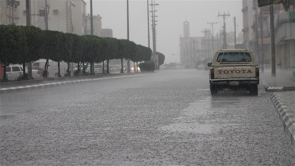 أمطار غزيرة بالفرافرة.. والمحافظ يعلن حالة الطوارئ