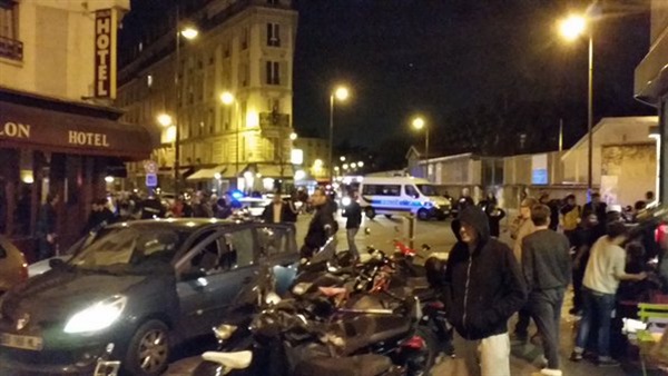 بالصور.. قتلى و جرحى في حادث إطلاق نار بأحد مطاعم باريس بالصور.. قتلى و جرحى في حادث إطلاق نار بأحد مطاعم باريس