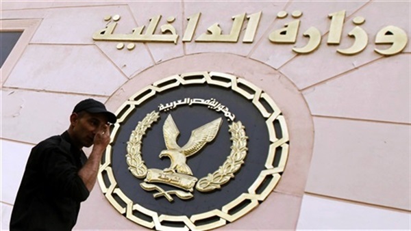 ضبط مدير مبيعات حاول تهريب أقراص مخدرة عبر مطار برج العرب