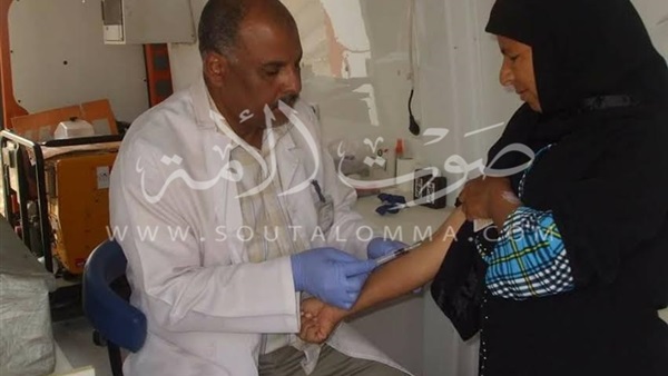 صور.. «صحة بني سويف» تفحص 1029 مريضا في قافلة طبية بالمجان