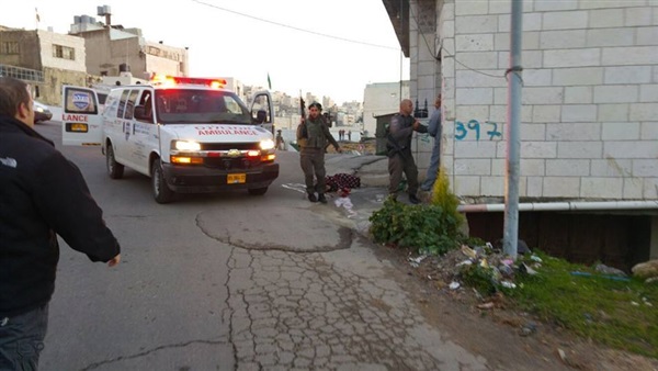 الاحتلال يطلق النار على فلسطيني ويصيبه بجروح خطيرة قرب رام الله