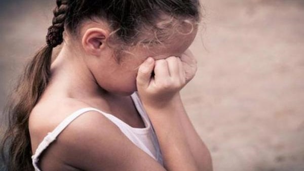 جار يستدرج طفلة ويغتصبها بزراعات القصب في البلينا