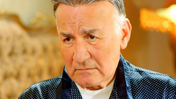 عزت أبو عوف مدمن في "الأب الروحي" ورجل أعمال في "لعبة الصمت"