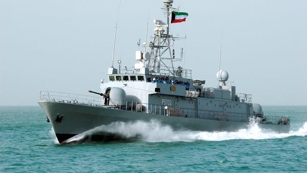 البحرية الكويتية تنفذ رماية بالذخيرة الحية بمشاركة طائرات من القوة الجوية