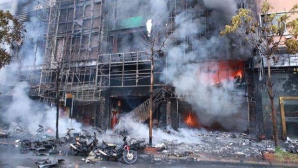 مقتل وإصابة 15 شخصا جراء اندلاع حريق بحانة في هانوي مقتل وإصابة 15 شخصا جراء اندلاع حريق بحانة في هانوي