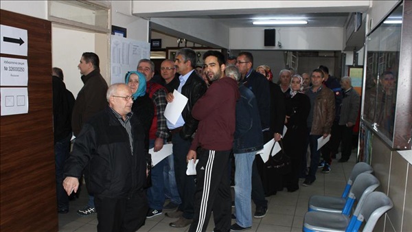 البلغاريون يتوجهون لصناديق الاقتراع لانتخاب رئيس للبلاد