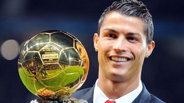 كريستيانو يفوز بجائزة دي ستيفانو لأفضل لاعب بموسم 2015/2016