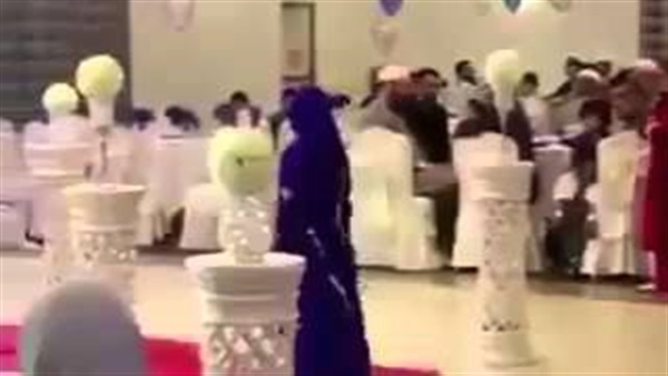 بالفيديو.. شاهد كيف احتفلت أسرة سعودية بطفلة حفظت القرآن الكريم بالفيديو.. شاهد كيف احتفلت أسرة سعودية بطفلة حفظت القرآن الكريم