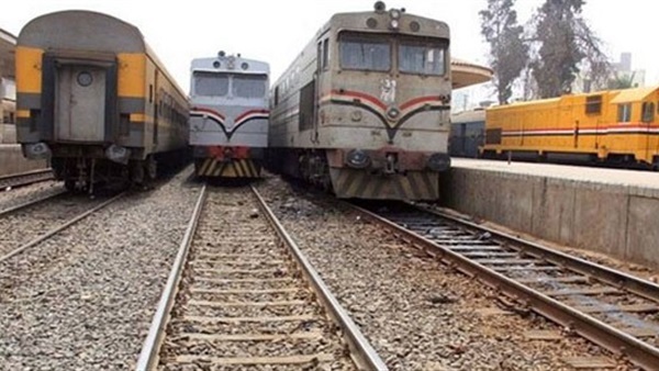 مرض رئيس قطار «قنا - القاهرة» يتسبب في توقفه بطهطا