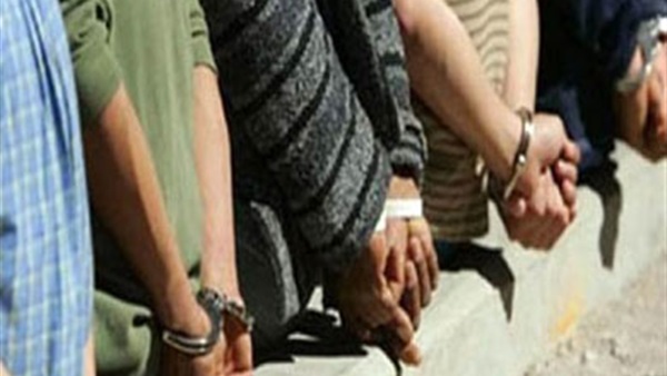 ضبط المتهمين بسرقة سيارة سجائر في قنا ضبط المتهمين بسرقة سيارة سجائر في قنا