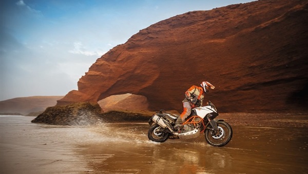 صور.. «KTM» تطرح دراجة نارية بـ17 ألف يورو صور.. «KTM» تطرح دراجة نارية بـ17 ألف يورو