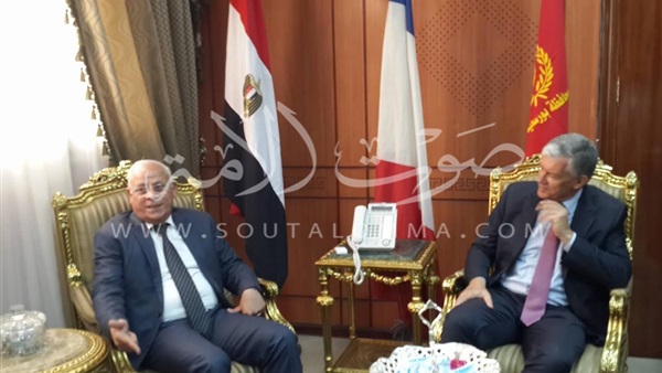 «الغضبان» يستقبل السفير الفرنسي بمكتبه في بورسعيد (صور) «الغضبان» يستقبل السفير الفرنسي بمكتبه في بورسعيد (صور)