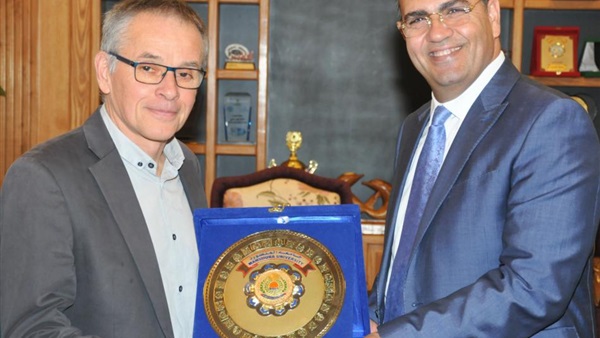 جامعة المنصورة توقع برتوكول تعاون مع جامعة مان بفرنسا جامعة المنصورة توقع برتوكول تعاون مع جامعة مان بفرنسا
