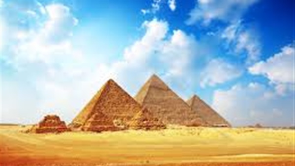 رالي الطيران العالمي «كريت-كيب» يصل هضبة الأهرامات لدعم السياحة رالي الطيران العالمي «كريت-كيب» يصل هضبة الأهرامات لدعم السياحة