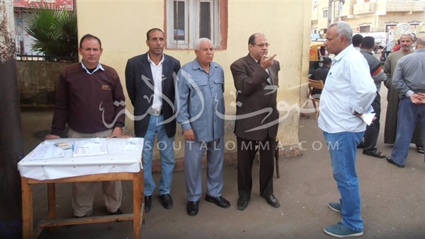 رئيس مدينة الحامول يتفقد سيارت الأجرة بكفر الشيخ (صور)
