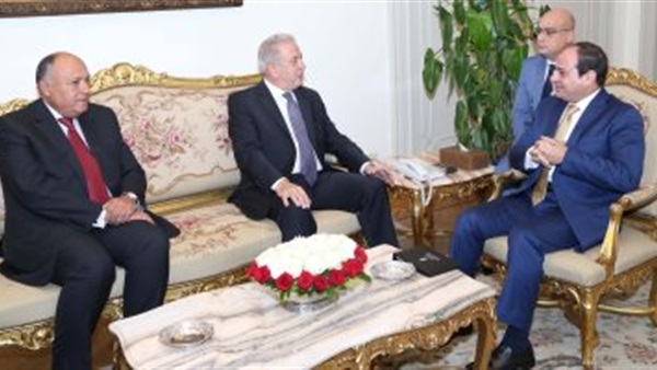 «السيسي»: نستضيف 5 ملايين لاجئ.. ونعاملهم مثل المصريين «السيسي»: نستضيف 5 ملايين لاجئ.. ونعاملهم مثل المصريين