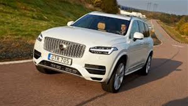 فولفو XC90 T8 المزودة بمحرك هجين تفوق التوقعات 